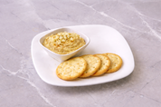 garlic hummus & crackers