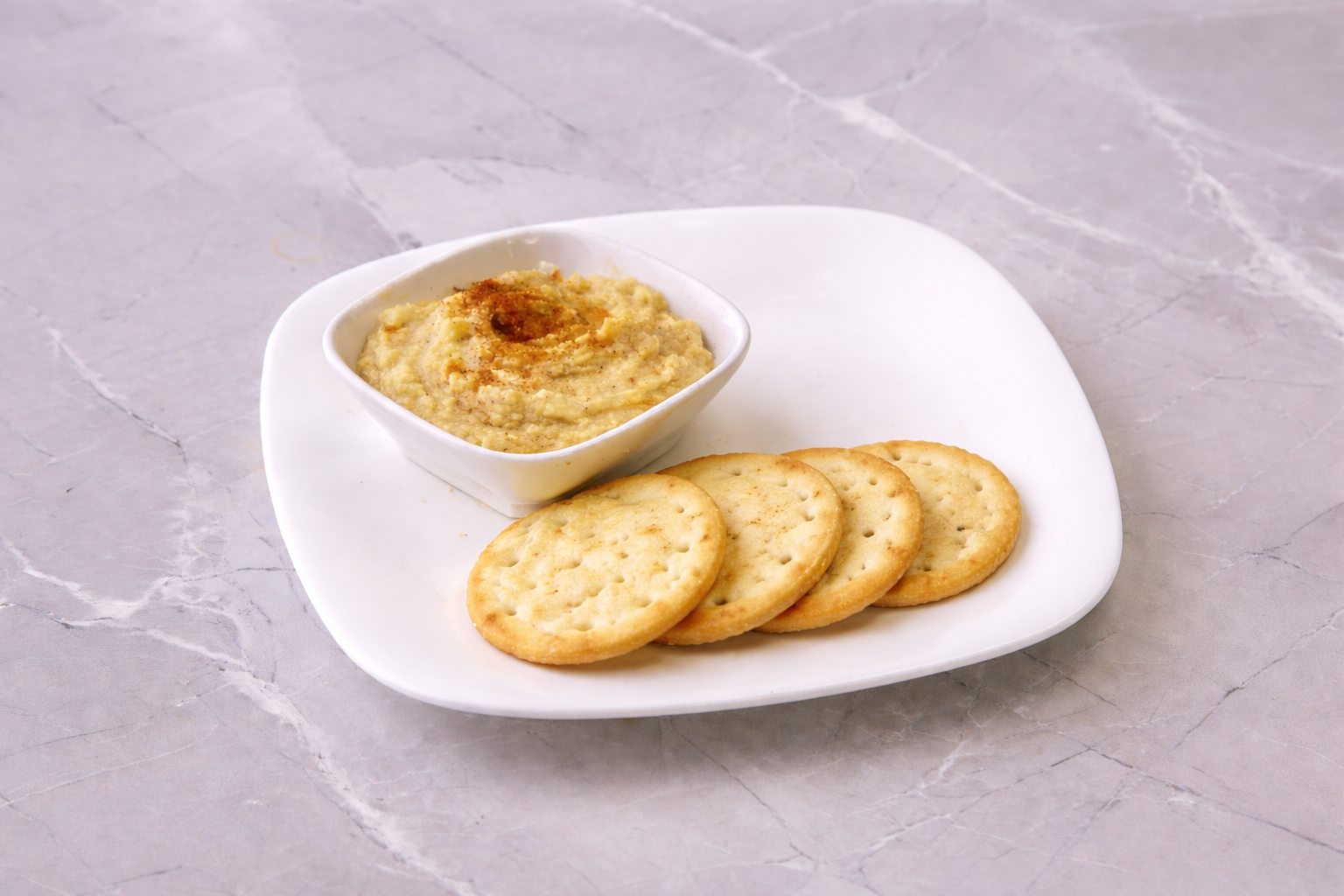 hummus & crackers